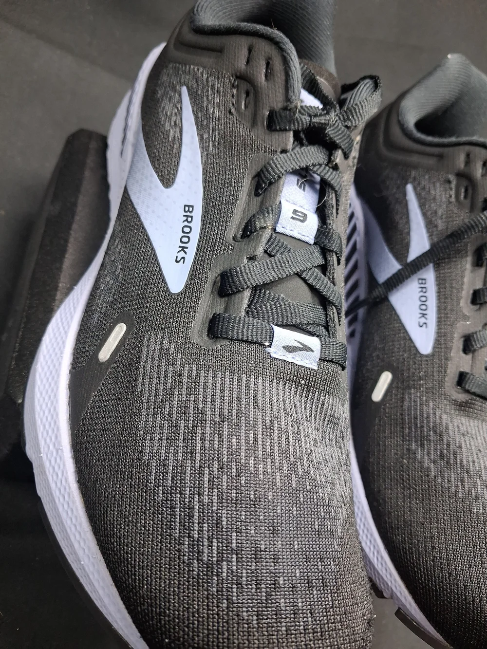 Brooks Launch GTS 9 Black And Purple  Women’s Athletic Running Shoes. Size 7